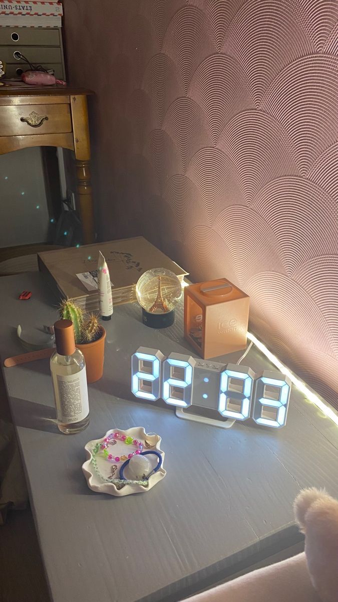 3D LED Digital Alarm Clock/Table Calendar